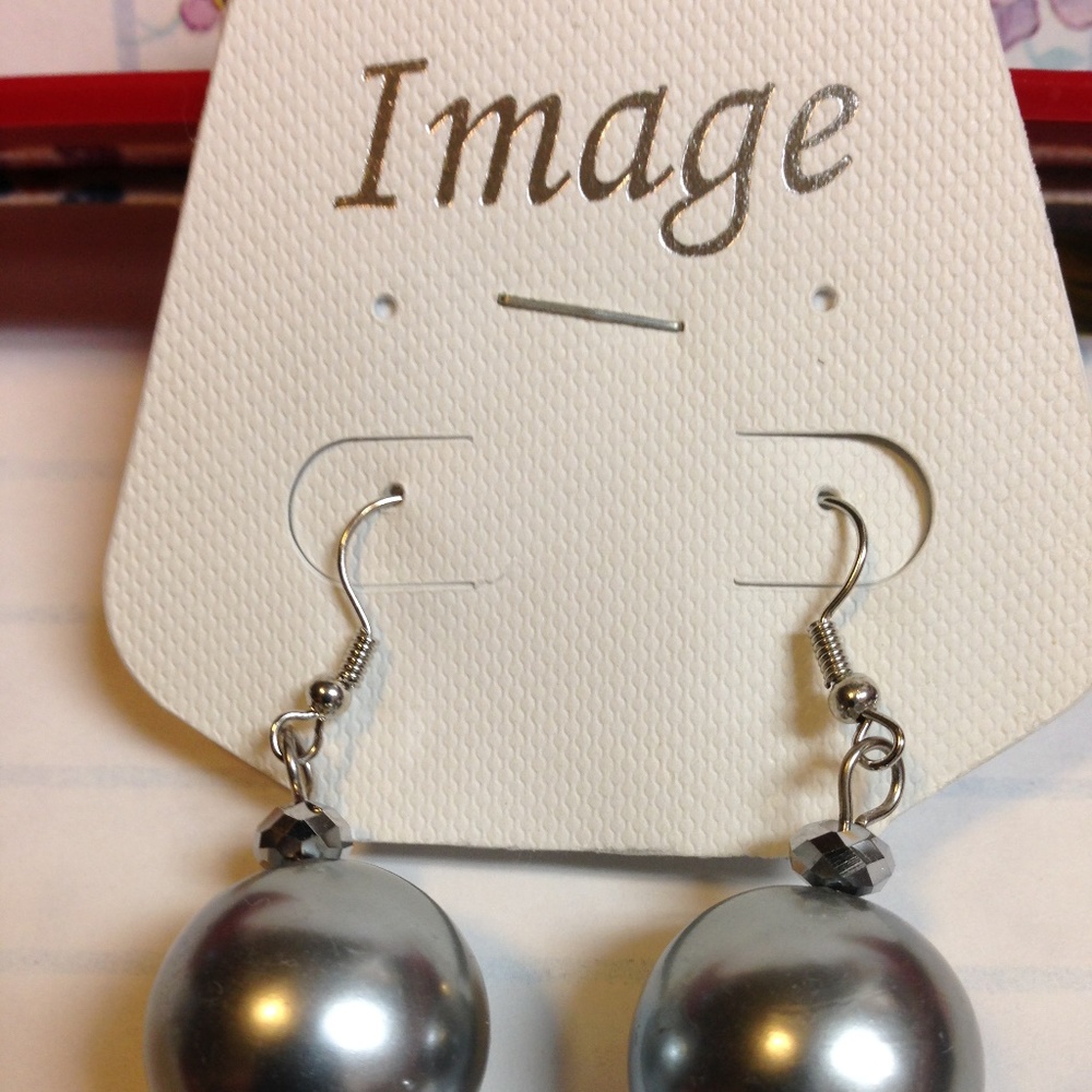 Pearl In A Grayish Metallic Tone Drop Earrings - Picture 3 of 8